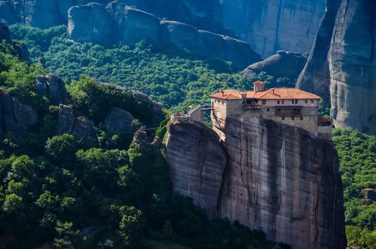 Exploring the Hidden Gem: Alivéri – A Must-Visit Destination in Greece