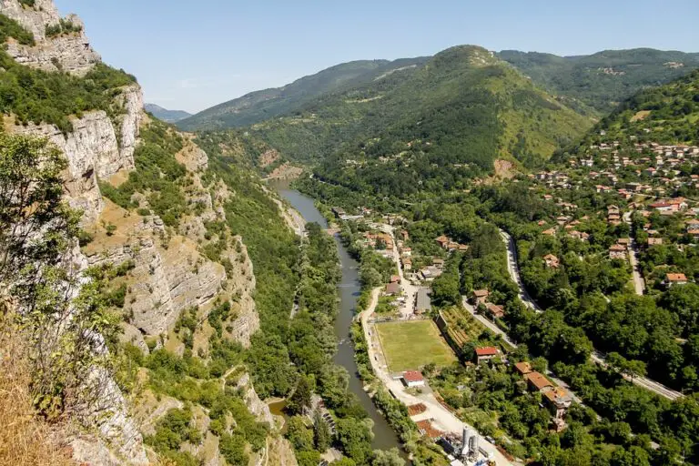 Discover the Enchanting Beauty of Bulgaria: Top Destinations to Explore in Topoli