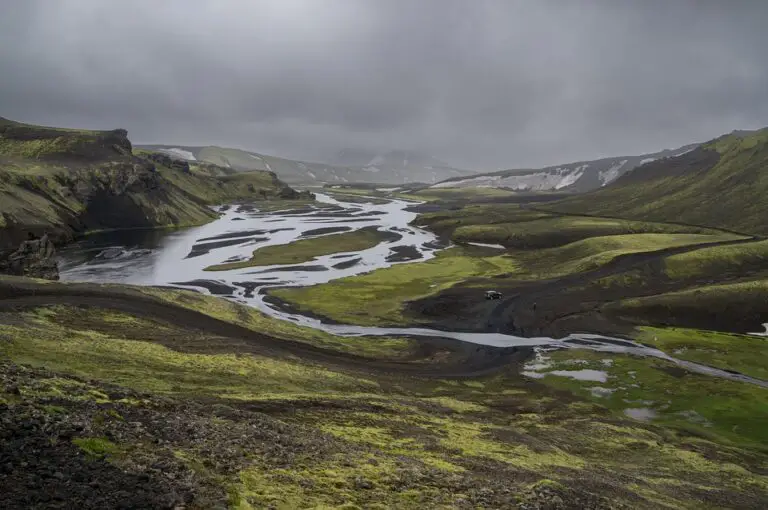 Unraveling the Enigmatic Wonders of Iceland: A Complete Guide